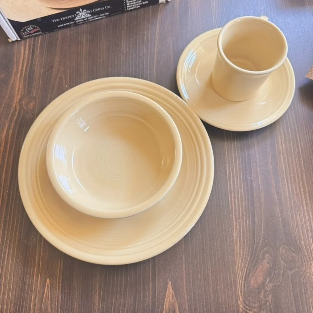 Fiesta Homer Laughlin China 4 Pc Place Setting‎ Ivory Fiestaware VTG 831 330